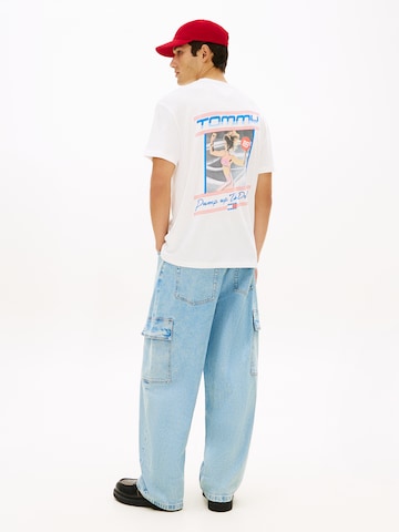 Tricou de la Tommy Jeans pe alb