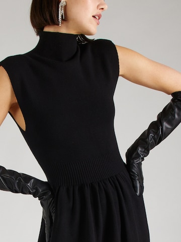 Warehouse Úpletové šaty – černá