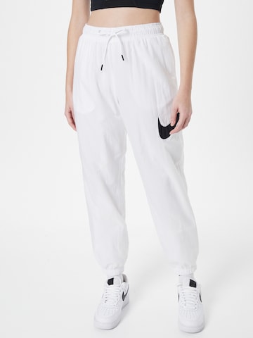 Nike Sportswear Дънки Tapered Leg Панталон 'Essential' в бяло: отпред