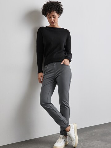 Coupe slim Pantalon 'York' STREET ONE en gris