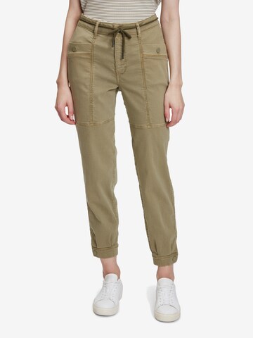 Betty & Co Tapered Pants in Green: front