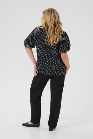 KAFFE CURVE Bluse 'Gina' i sort