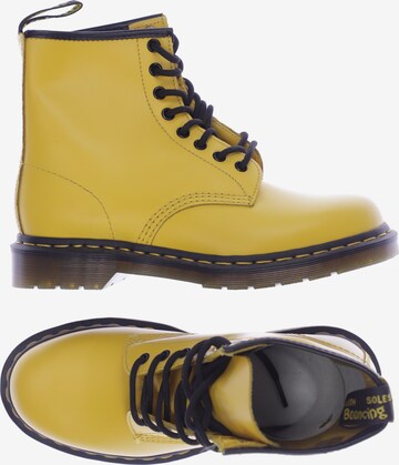 Dr. Martens Dress Boots in 39 in Yellow: front