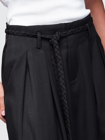 Ombre Regular Pants in Black