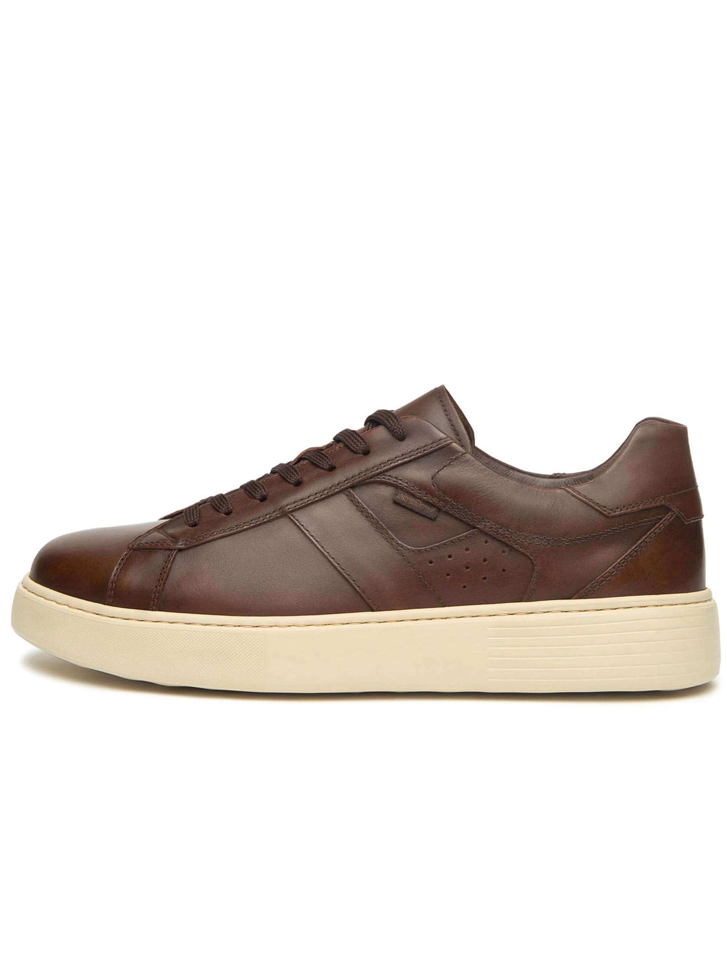 Baskets basses Nero Giardini en marron : devant