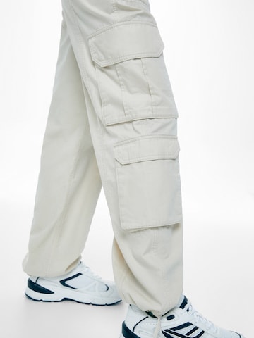 Pull&Bear Zvonové kalhoty Džíny s kapsami – béžová