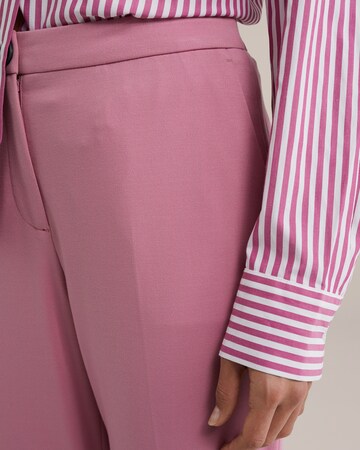Tapered Pantaloni con piega frontale di WE Fashion in rosa