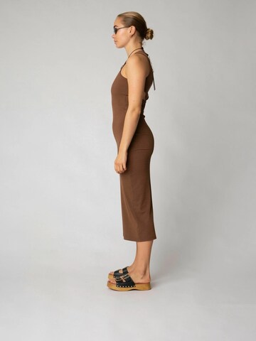 Résumé Mekko 'Sapphire' värissä ruskea