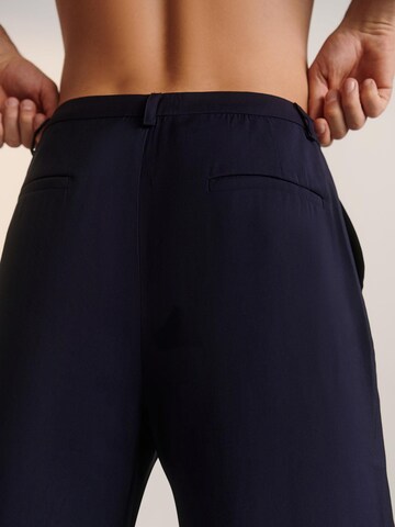 Guido Maria Kretschmer Men Regular Pleat-front trousers 'Jonte' in Blue