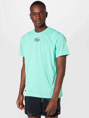 T-Shirt fonctionnel NIKE en vert : devant