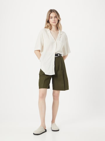 Banana Republic Wide Leg Shorts in Grün