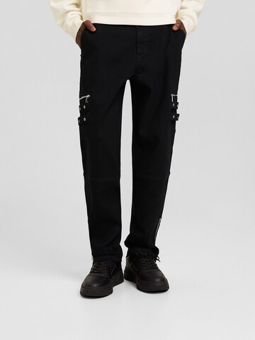 Bershka Regular Cargo Pants in Black: front