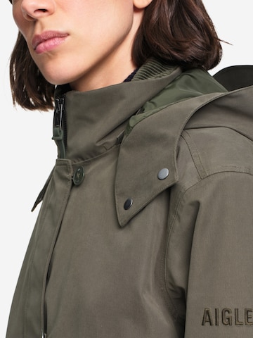 AIGLE Parka przejściowa w kolorze zielony: bok