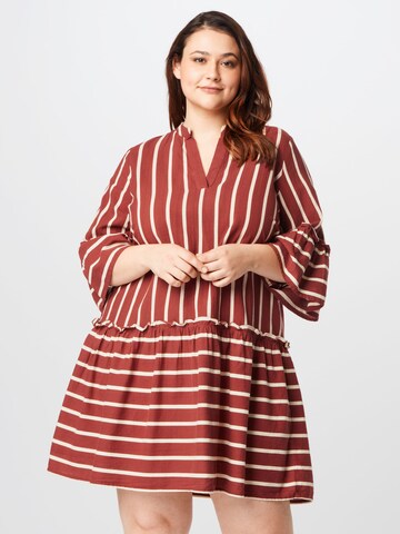 Robe-chemise Vero Moda Curve en marron : devant