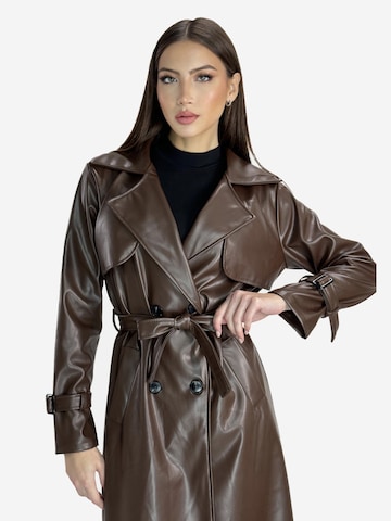 Elara Mantel in Braun