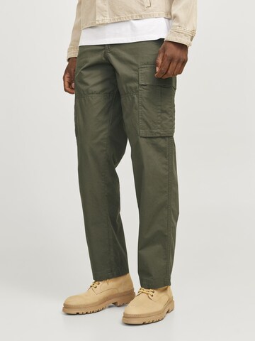 JACK & JONES Regular Cargo trousers in Green: front