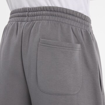 Regular Pantalon 'Reimagined Fleece Short 7"' new balance en gris