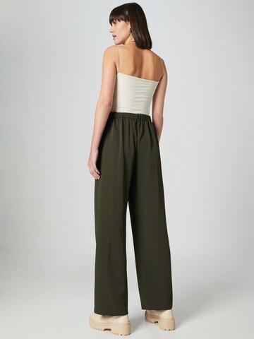 Guido Maria Kretschmer Women Wide leg Pleat-Front Pants 'Nola' in Green