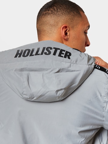 HOLLISTER Přechodná bunda – šedá