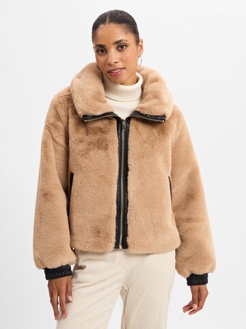 Marie Lund Between-Season Jacket in Beige: front