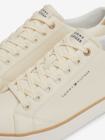 TOMMY HILFIGER Sneakers laag 'Essential' in Beige