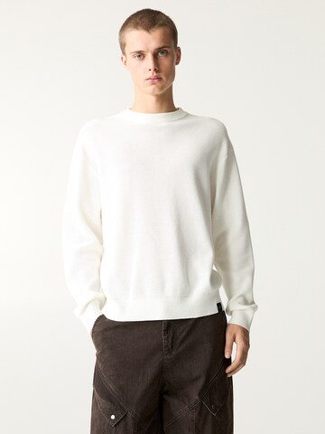 Pull&Bear Sweater in White: front