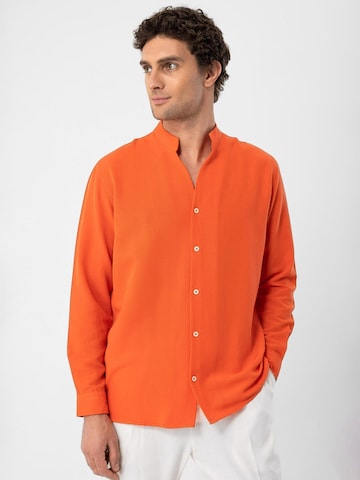 Coupe regular Chemise Antioch en orange : devant