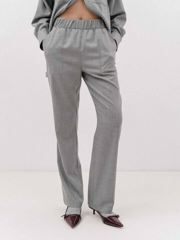 4TAILORS Regular Broek in Grijs: voorkant