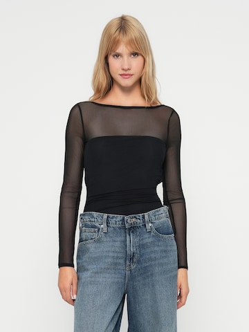 Abercrombie & Fitch Tričko – černá: přední strana