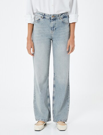 Koton Regular Jeans in Blauw: voorkant