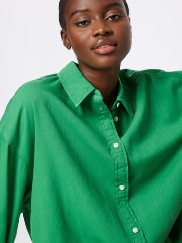 Monki - Blusa em verde