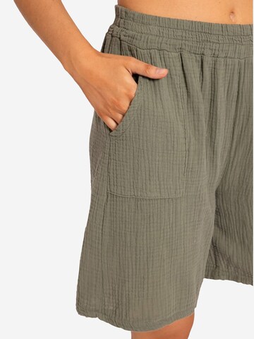 SASSYCLASSY - regular Pantalón en verde