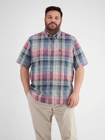 LERROS Regular Fit Kariertes Kurzarmhemd in großen Größen in Rot: Vorderseite