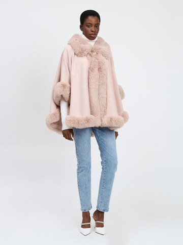 Influencer Cape in Pink