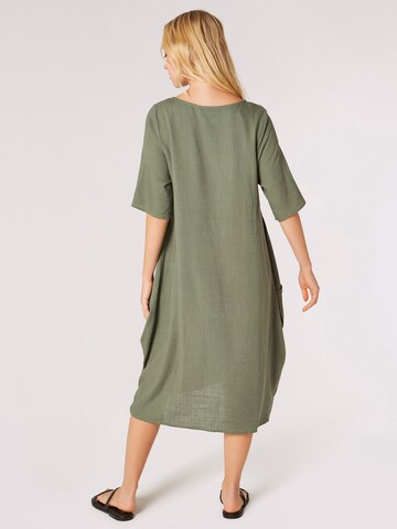 Robe Apricot en vert