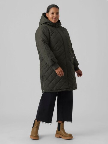 Vero Moda Curve Winterjacke in Grün