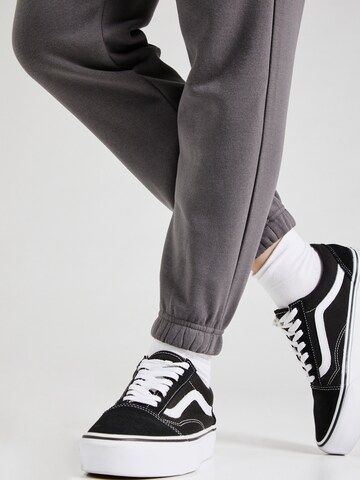 PIECES Tapered Hose 'PCCHILLI' in Grau