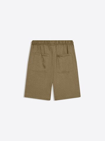 Regular Pantalon Bershka en vert