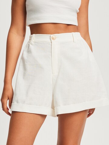 Calli Loose fit Pants 'CHARLIE' in White: front