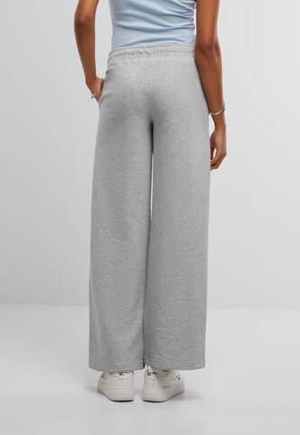 Karl Kani Regular Pants in Grey