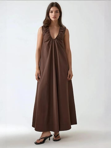 Hiccup - Vestido em castanho: frente