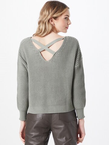 ABOUT YOU Sweater 'Liliana' in Green