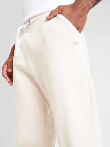 Tapered Pantaloni de la ALPHA INDUSTRIES pe alb