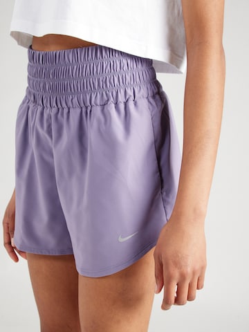 NIKE - Regular Calças de desporto 'ONE' em roxo