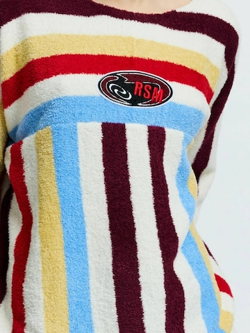 Résumé Neulepaita ' HenleyRS ' värissä monivärinen