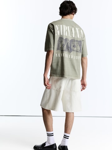Pull&Bear Koszulka 'NIRVANA ONE DOLLAR' w kolorze zielony