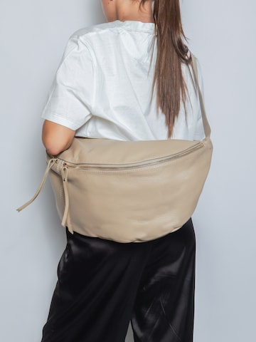 Poche ventrale Gave Lux en marron : devant
