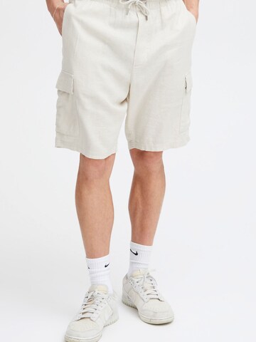 !Solid Regular Cargo trousers ' FERRIS ' in Beige: front