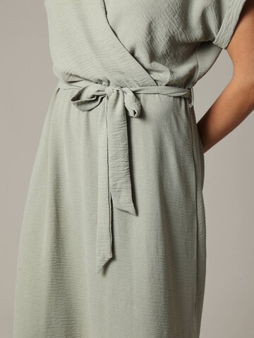 Robe 'Teyssa' Deeluxe en vert