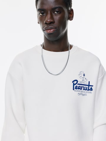 Pull&BearSweater majica 'PEANUTS' - bijela boja